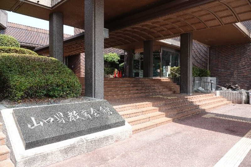 正面階段の写真